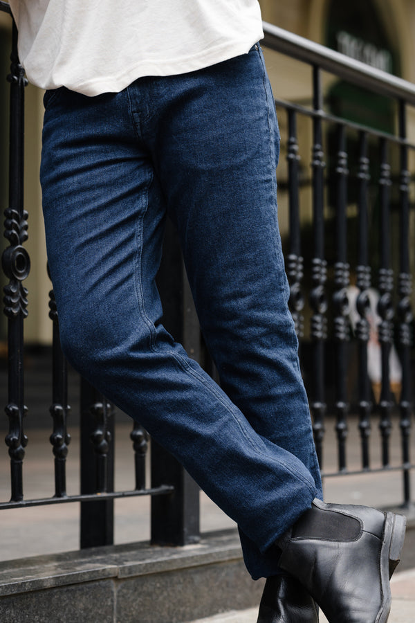 Rinse washed Indigo Blue Jeans, slim tapered fit, stretchable